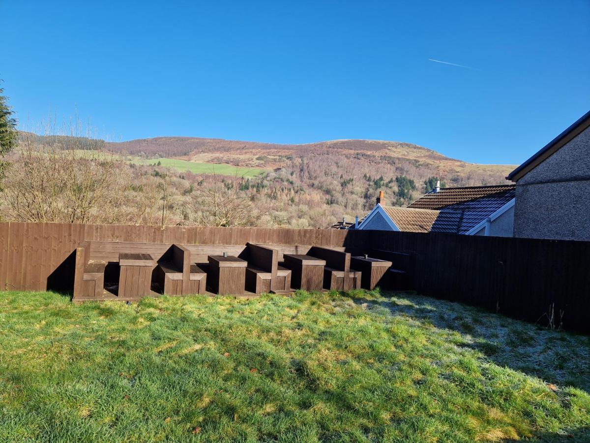 Flat 2, Modern Studio Apartment, Tynte Hotel, Mountain Ash Quakers Yard 外观 照片