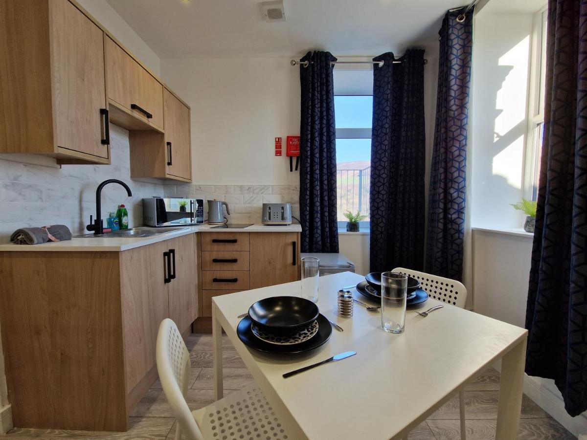 Flat 2, Modern Studio Apartment, Tynte Hotel, Mountain Ash Quakers Yard 外观 照片